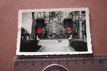 altes Foto - Kranzniederlegung am Ehrendenkmal - Sennelager ??? 1941